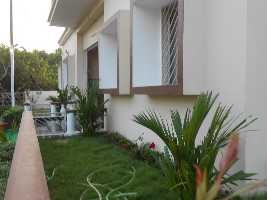 The Pearl Hotel Puri Esterno foto